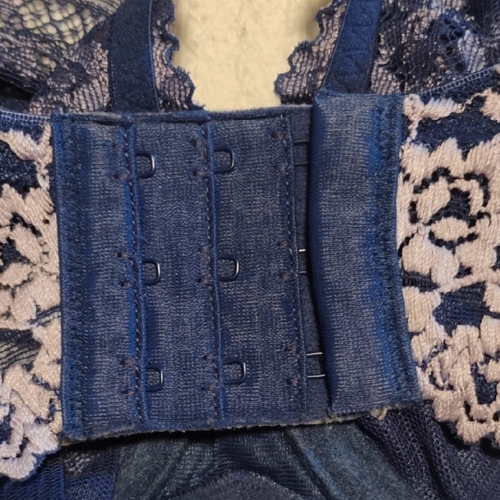 Wacoal Navy Blue Bra with Cream Lace - Picture 4 of 5